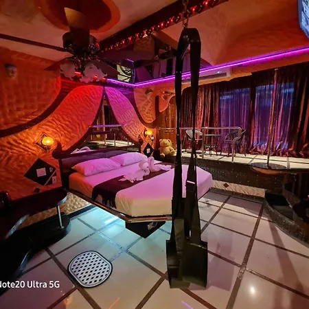Penthouse Pattaya Hotel Exterior photo