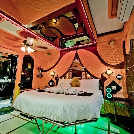 Penthouse Pattaya Hotel Exterior photo